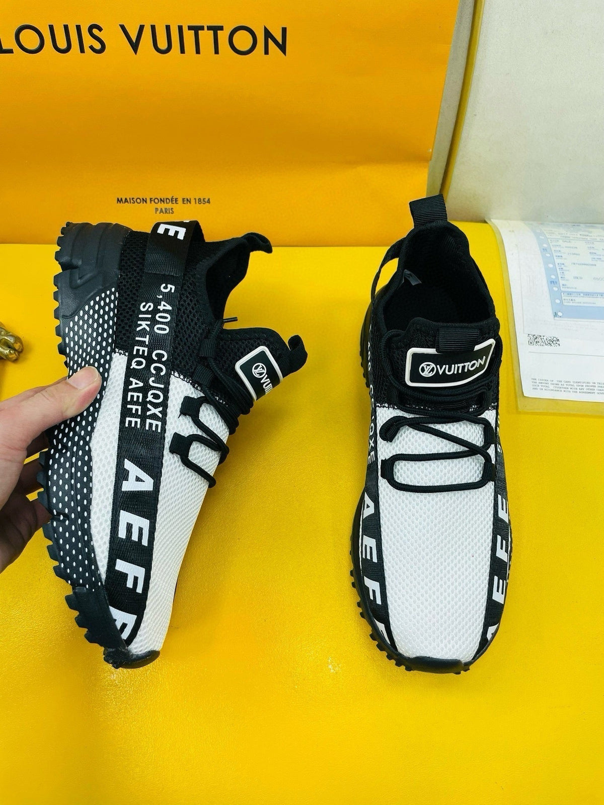 LV SNEAKER IN BLACK MIX WHITE BREATHABLE MESH FABRIC