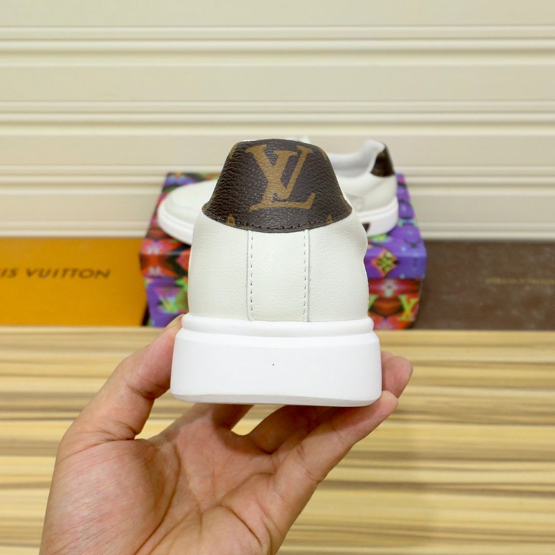 LV TRAINERS WHITE CALFSKIN AND RUBBER