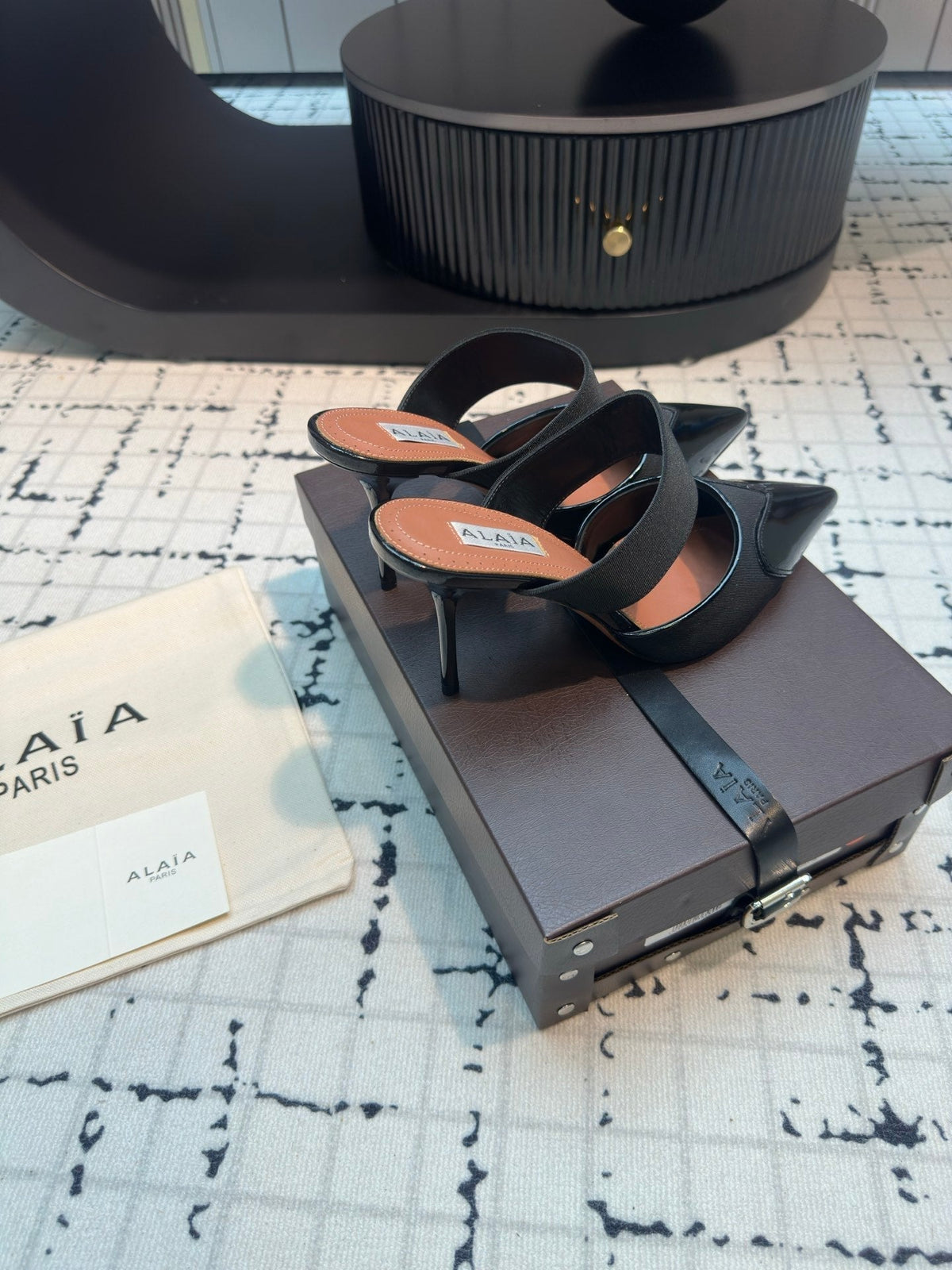 ALAIA HIGH HEEL 9 CM IN BLACK CALFSKIN