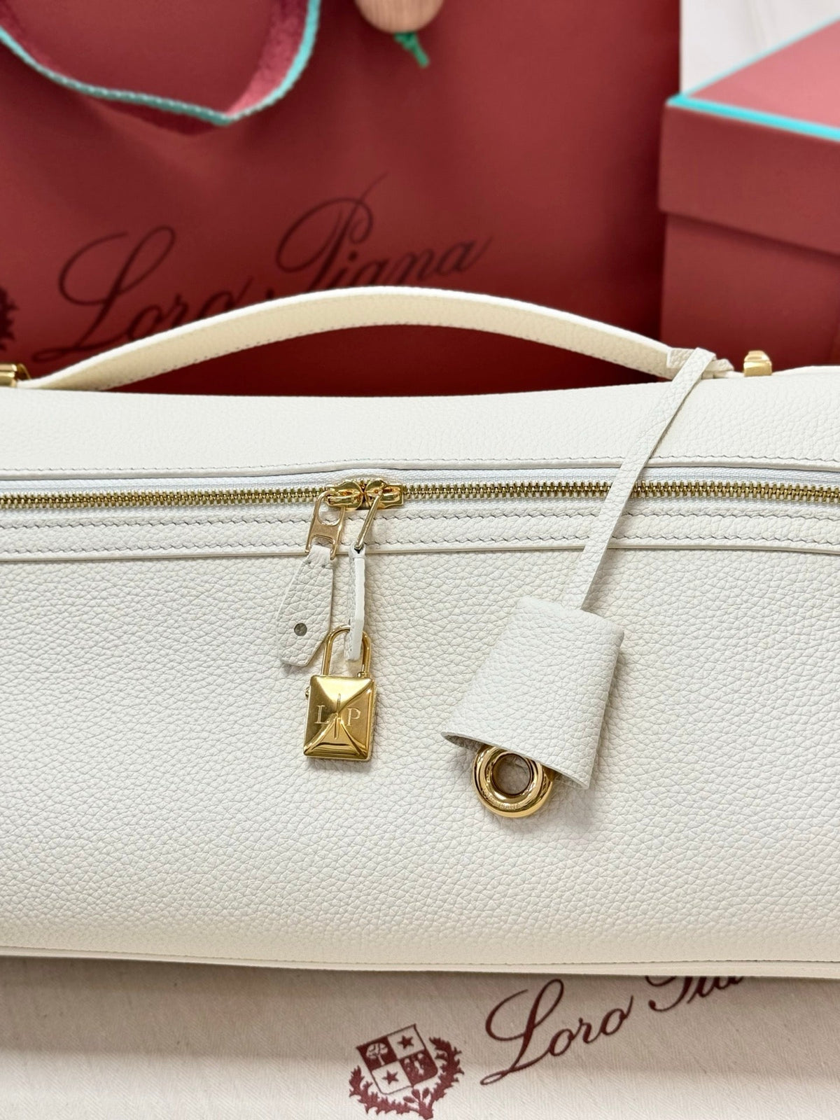 LP 2026 Extra Softy Bag L33 Off-white /Sun Gold Grained Calfskin