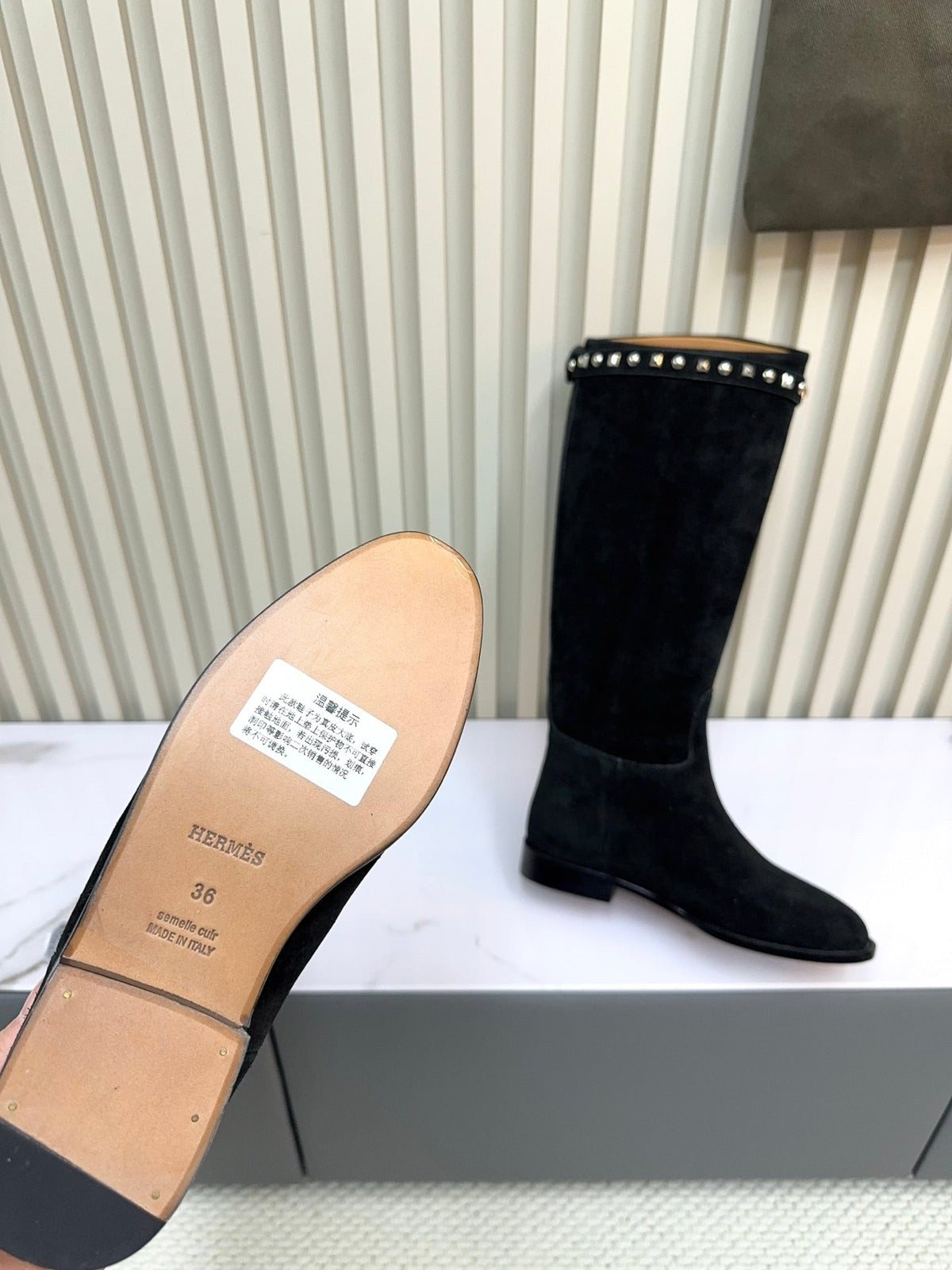 HM 25ss Kelly Buckle Riding Boots Black Suede 576117