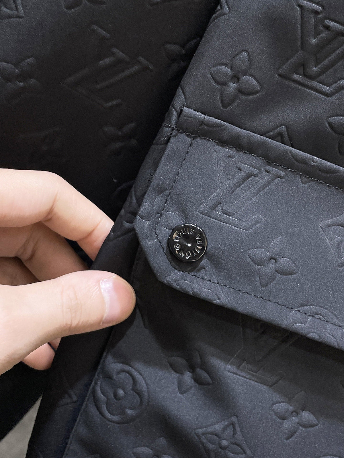 LV BLACK JACKET 239570