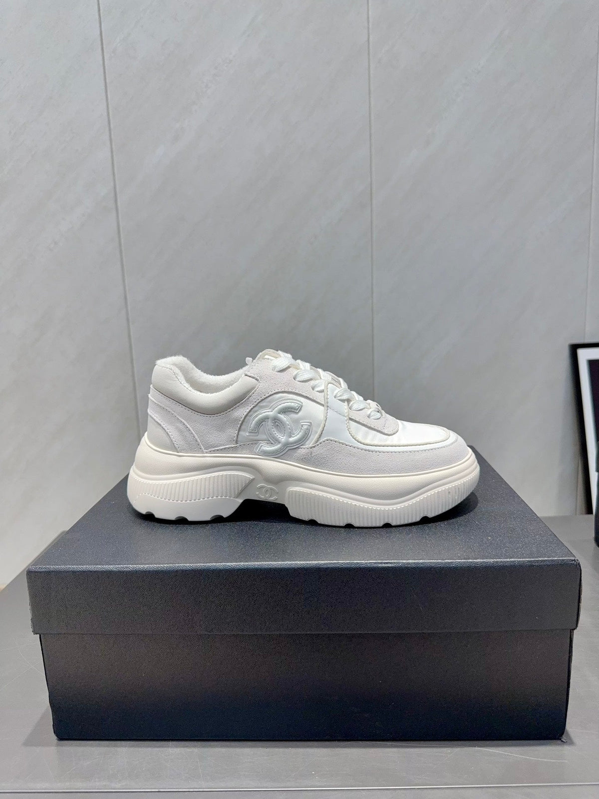 Chanel 25 Sneaker Ivory Suede Cowhide 540328
