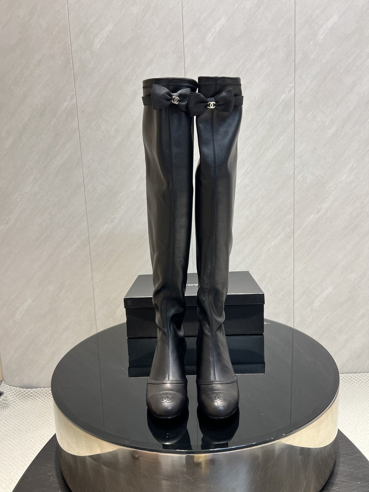 CC 25 Bowknot Stretch Boots Black Sheepskin 516420