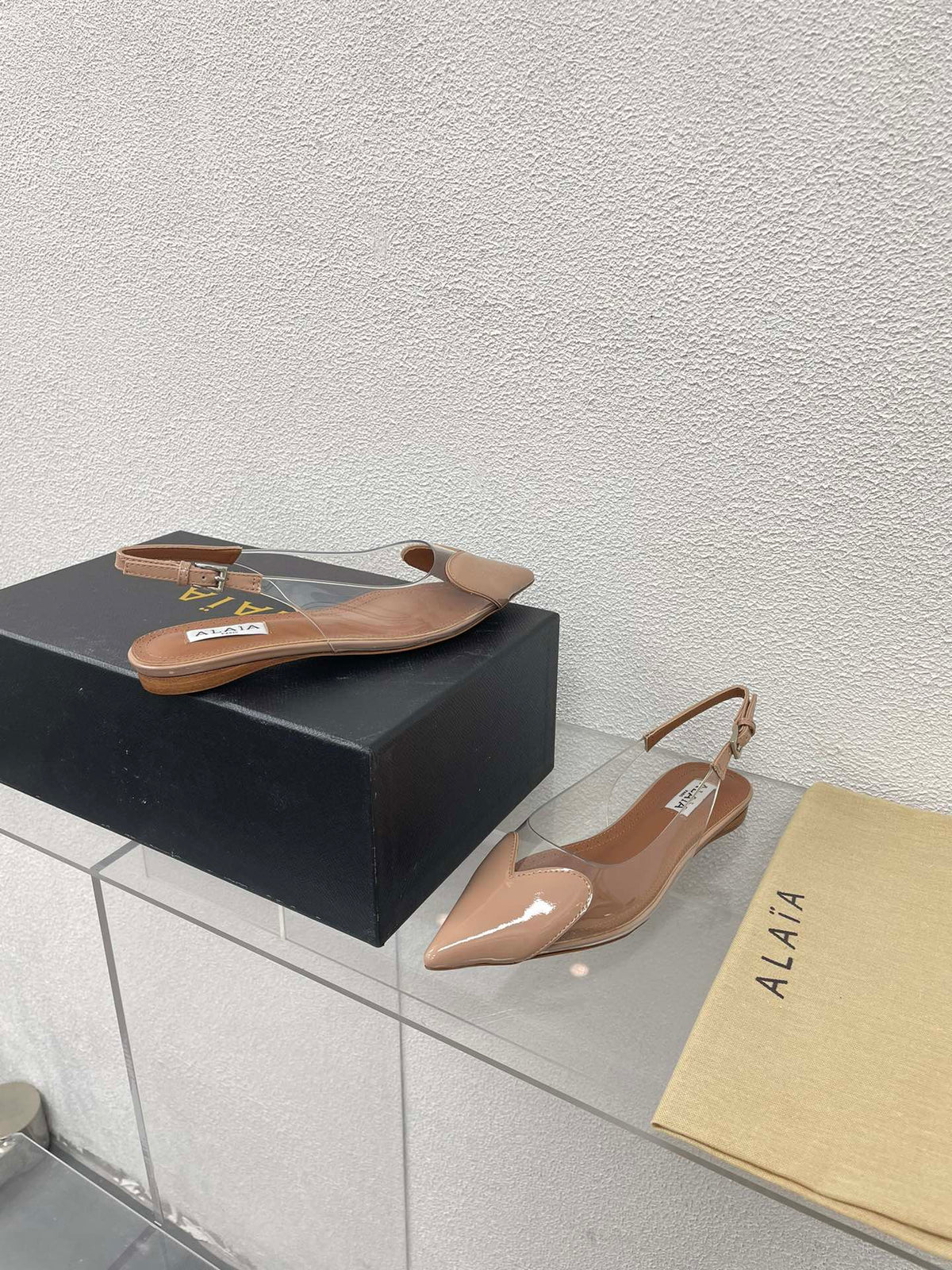 ALAIA LE COEUR FLAT SLINGBACKS IN BEIGE PATENT LAMBSKIN