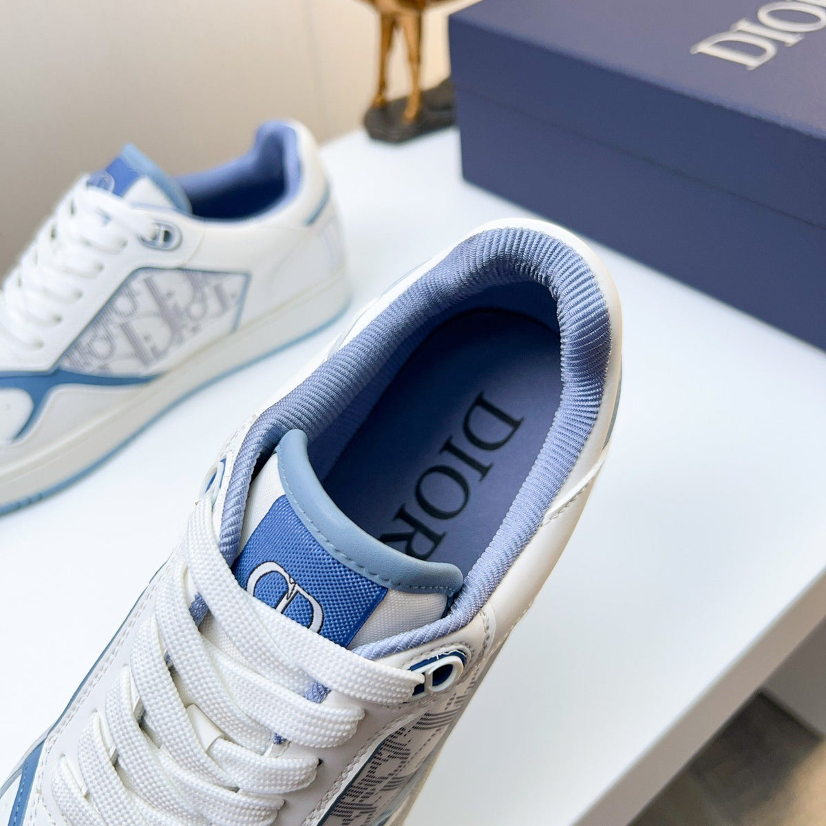 CD 25 B57 Sneaker White Blue Cowhide 750651