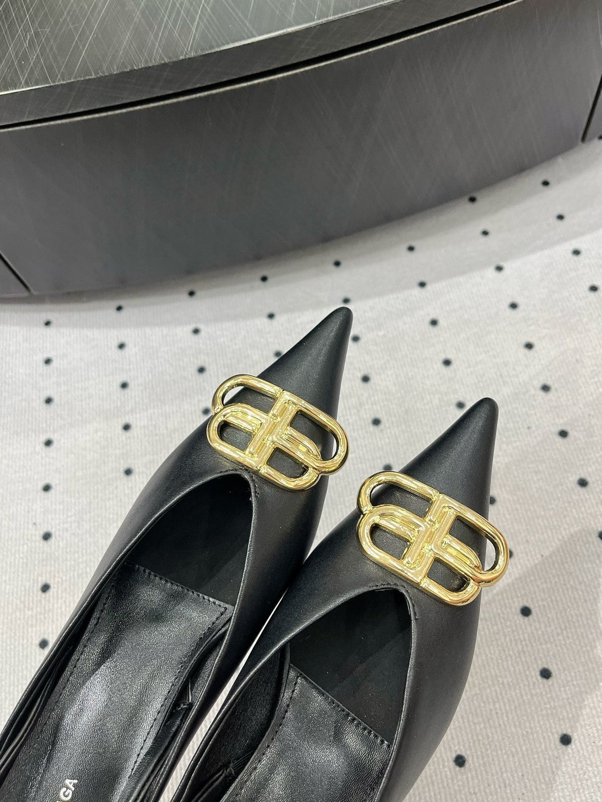 HEELED SLINGBACK 45 MM IN BLACK SMOOTH LAMBSKIN GOLD HARDWARE