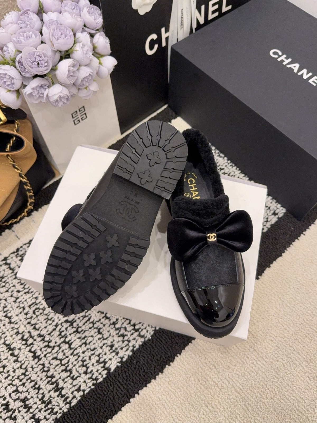 CC 26 Fur-lined Loafer With Bow Black Wool Leather 588823