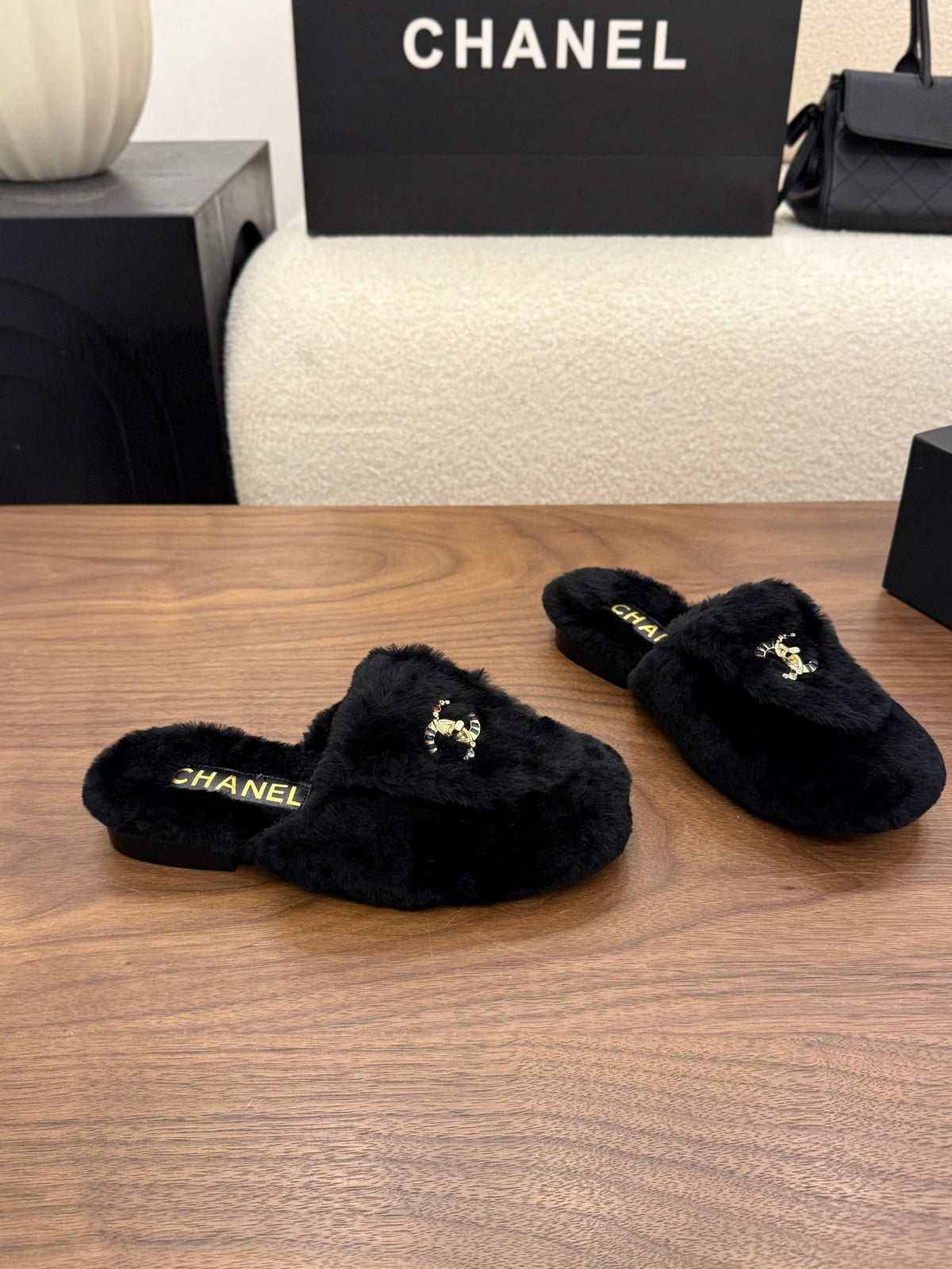Chanel 2026 CC Logo Mule Fur 173422