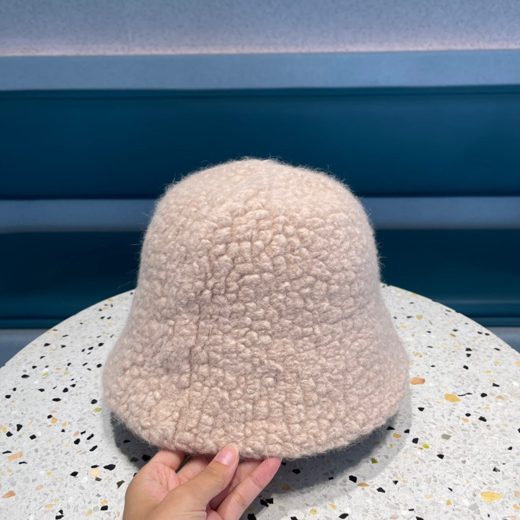 BUCKET HAT IN LIGHT PINK LAMB FUR 422034