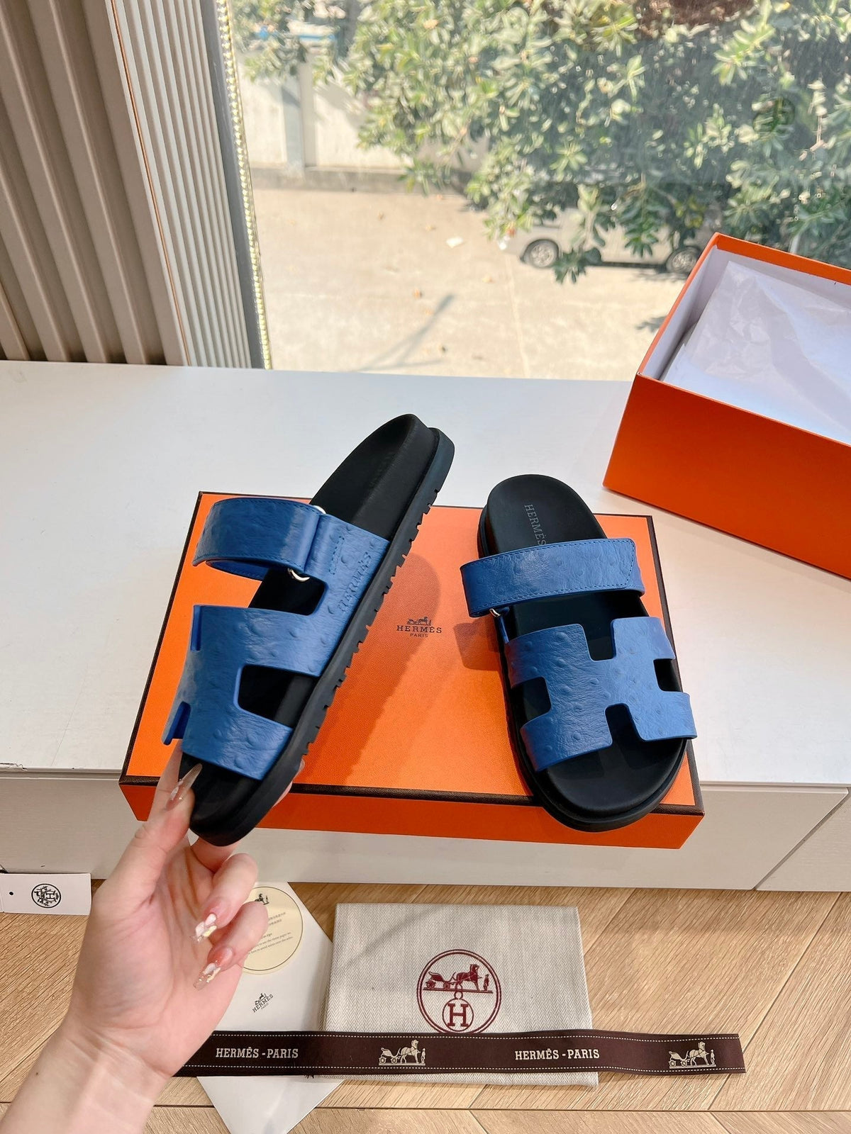 HM Chypre Sandal Demin Blue Ostrich Leather 202805