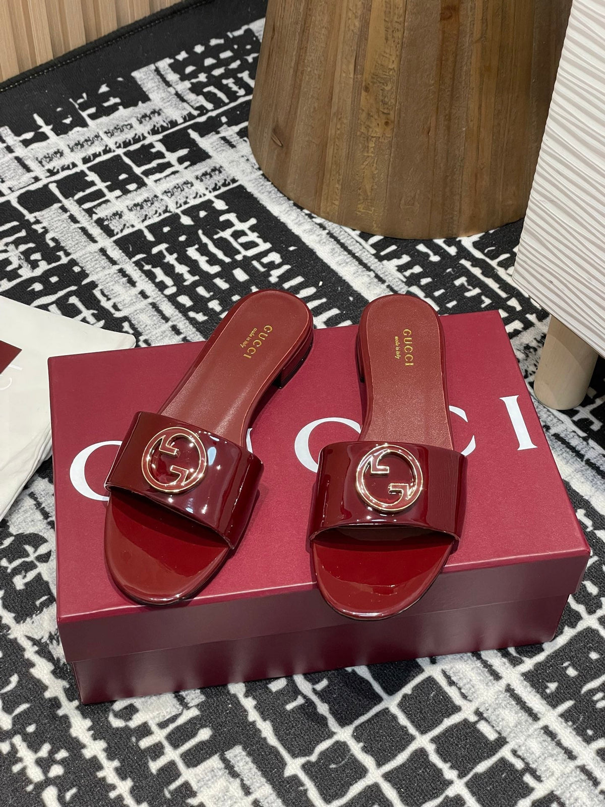 GC 25s flat sandals burgundy patent leather