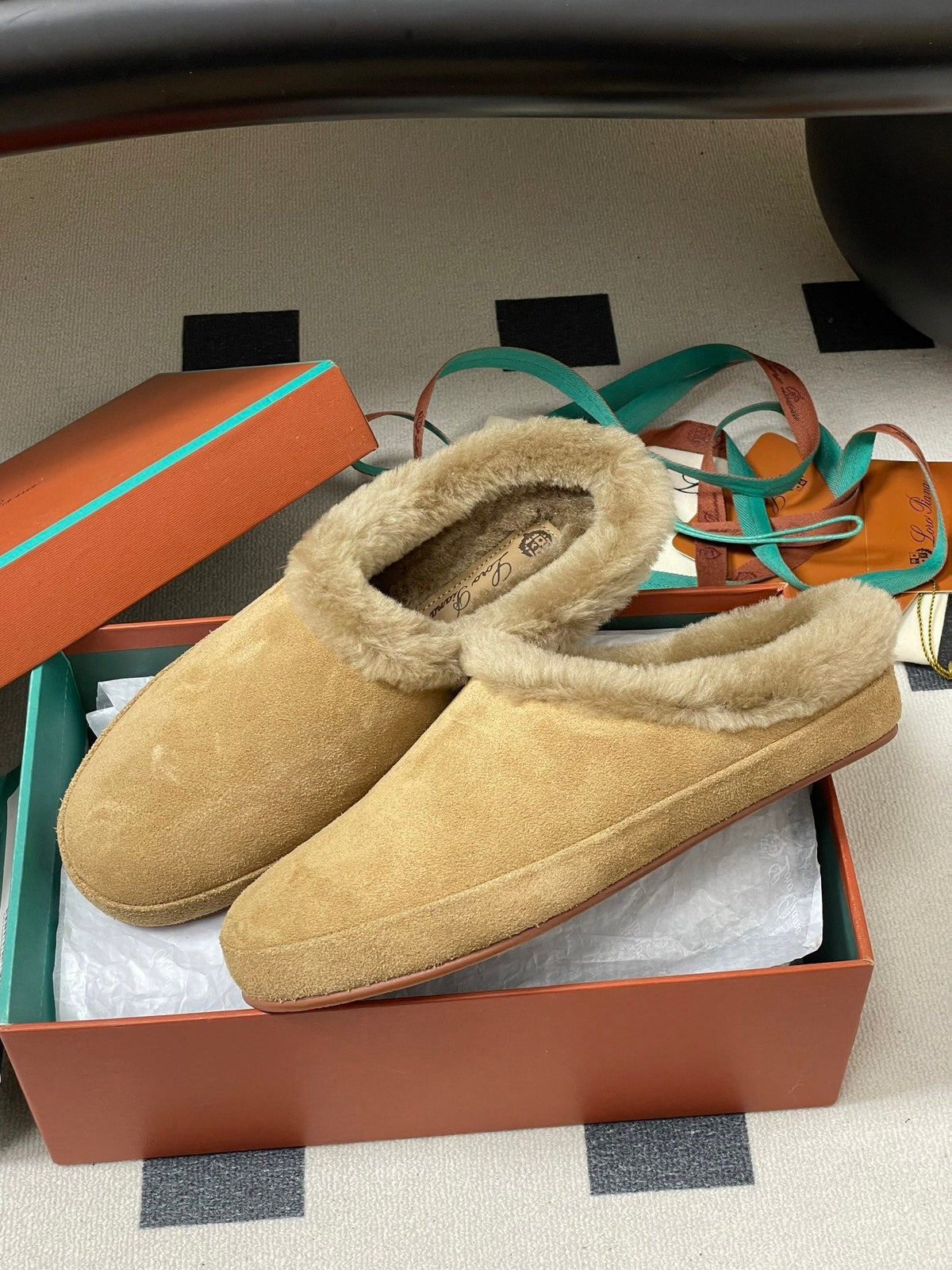LP 25 Closed-Toe Half-Slippers Beige Suede Fur 534684