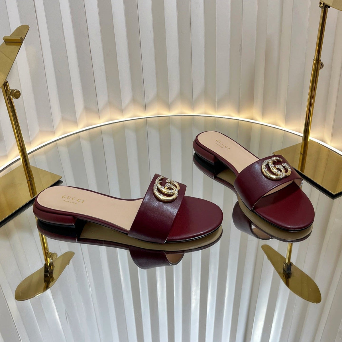 GG 25C Women's Round Interlocking G Sandal Red Leather 234196