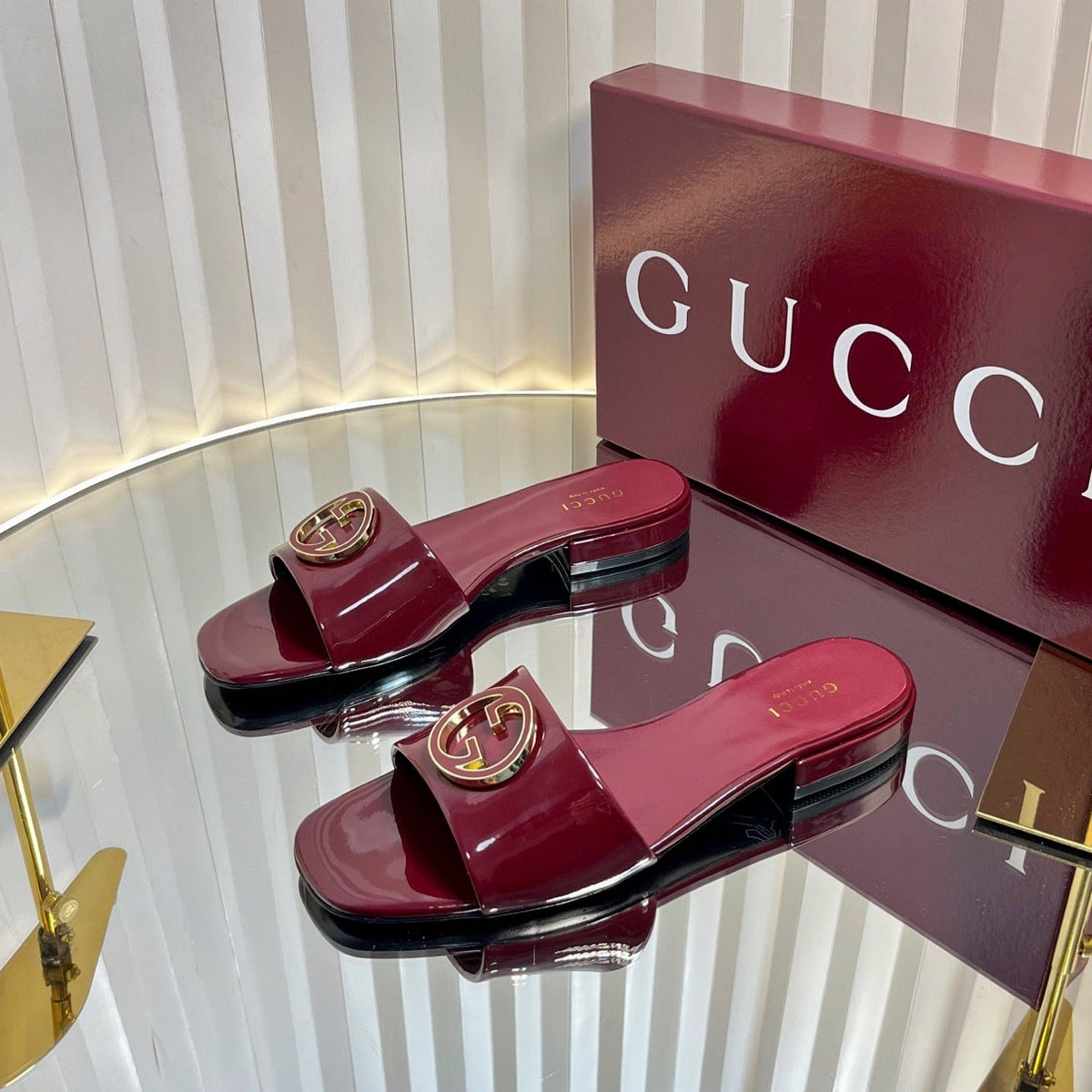 GG 25C Women's Round Interlocking G Sandal Red Patent Leather 234203