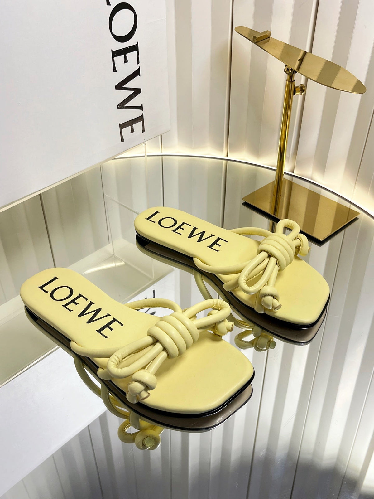Loewe 2026 Flamenco Knot Flat Sandals Cowhide 641950