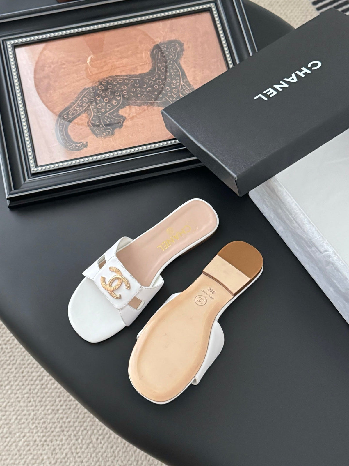 CC 25 Slippers White Cowhide 305284