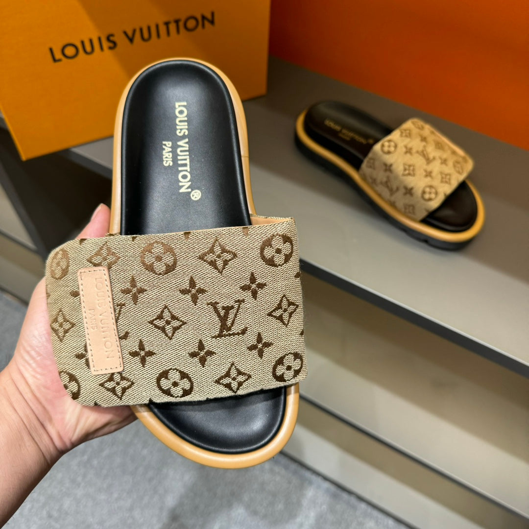 LV VELCRO SLIPPERS IN PEANUT BROWN MONOGRAM JACQUARD