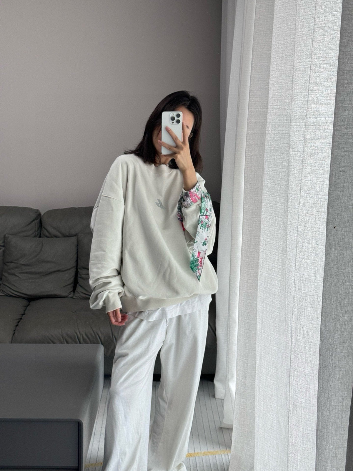 Balenciaga 25 Crew Neck Sweatshirt White Cotton 0004