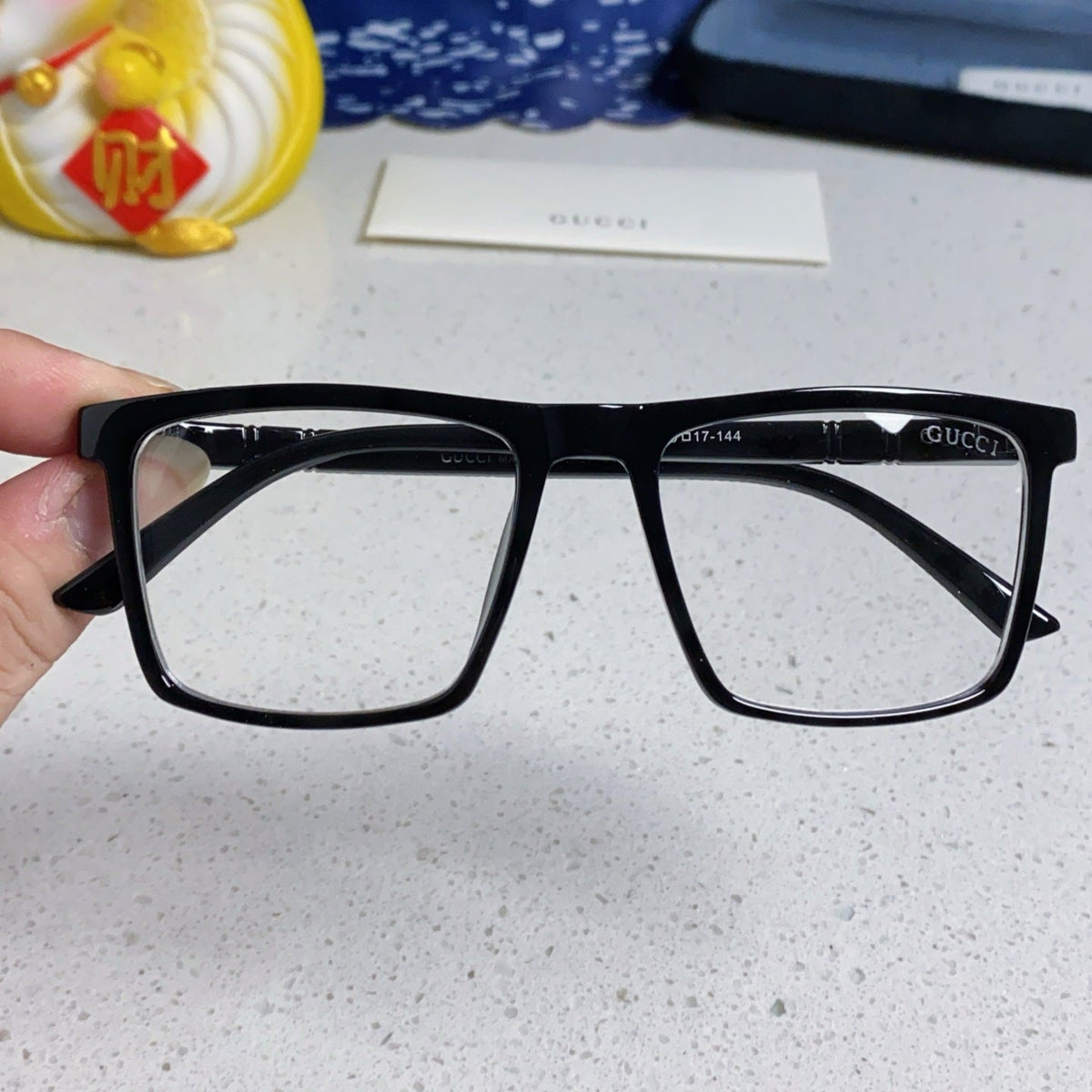 RECTANGULAR FRAME SUNGLASSES 563257 IN ACETATE