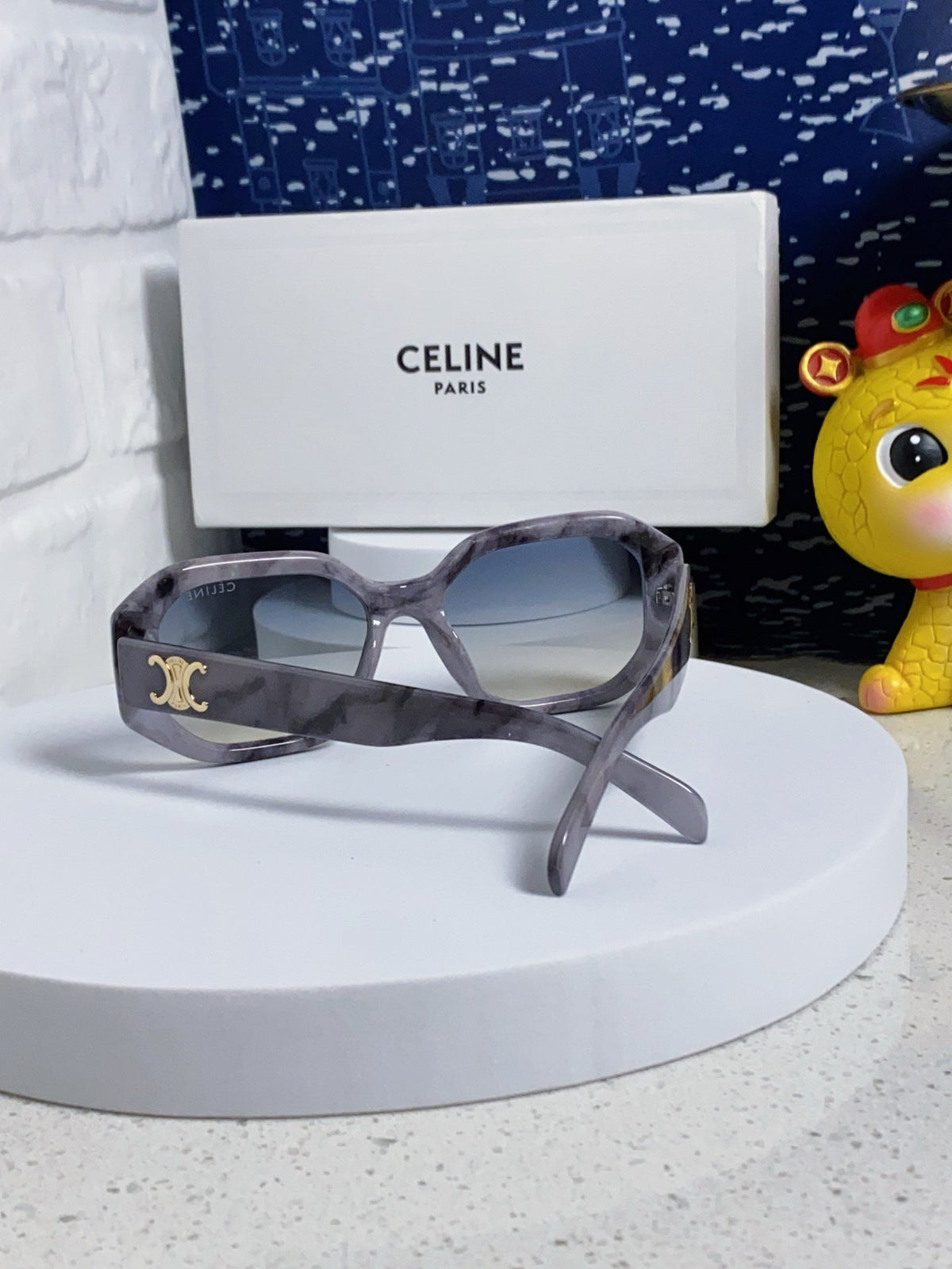 TRIOMPHE SQUARE SUNGLASS 566740 IN MARBLED EFFECT ACETATE