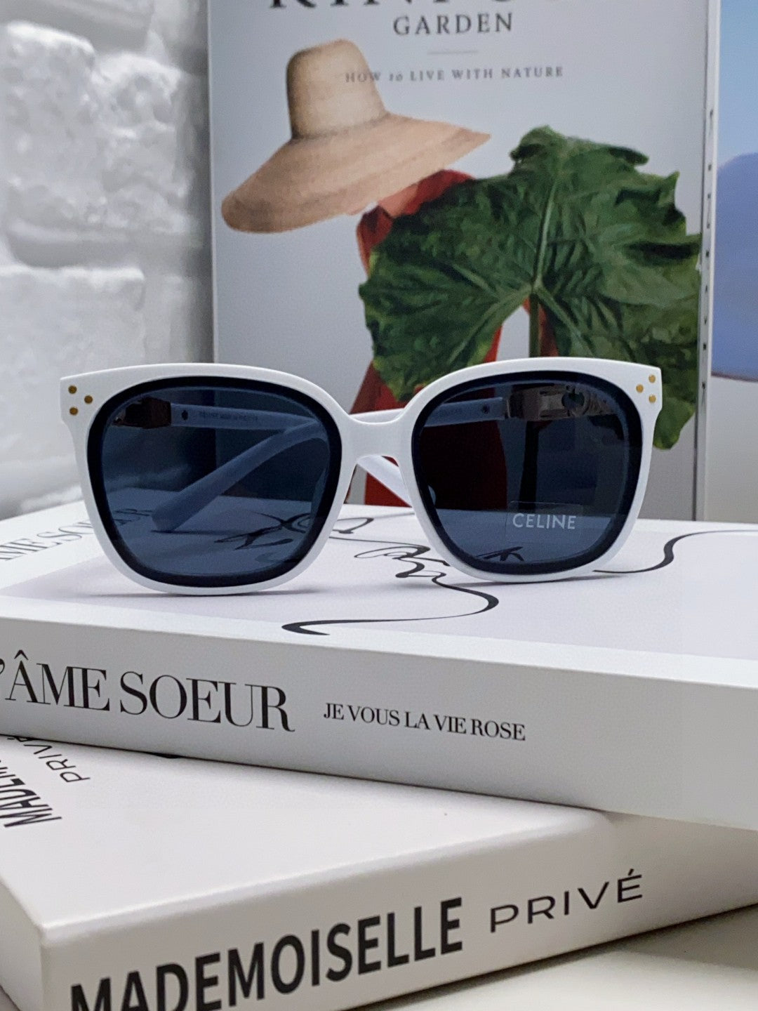 TRIOMPHE SUNGLASSES 573250 IN WHITE ACETATE METAL LOGO