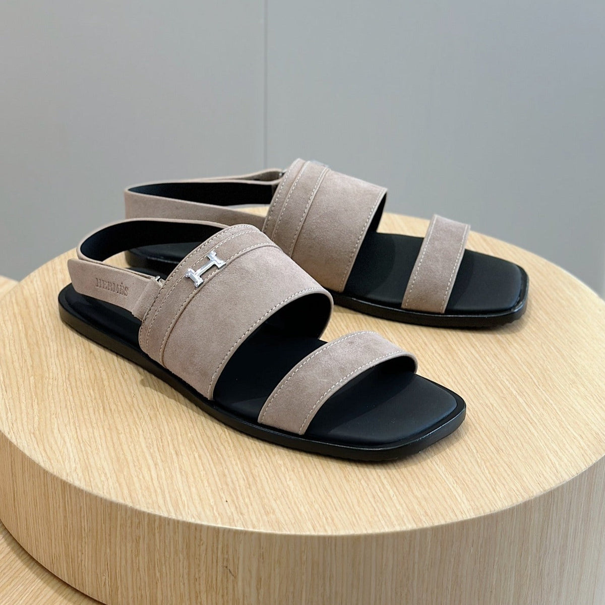 HM HENRIO FLAT SANDAL LIGHT GRAY SUEDE