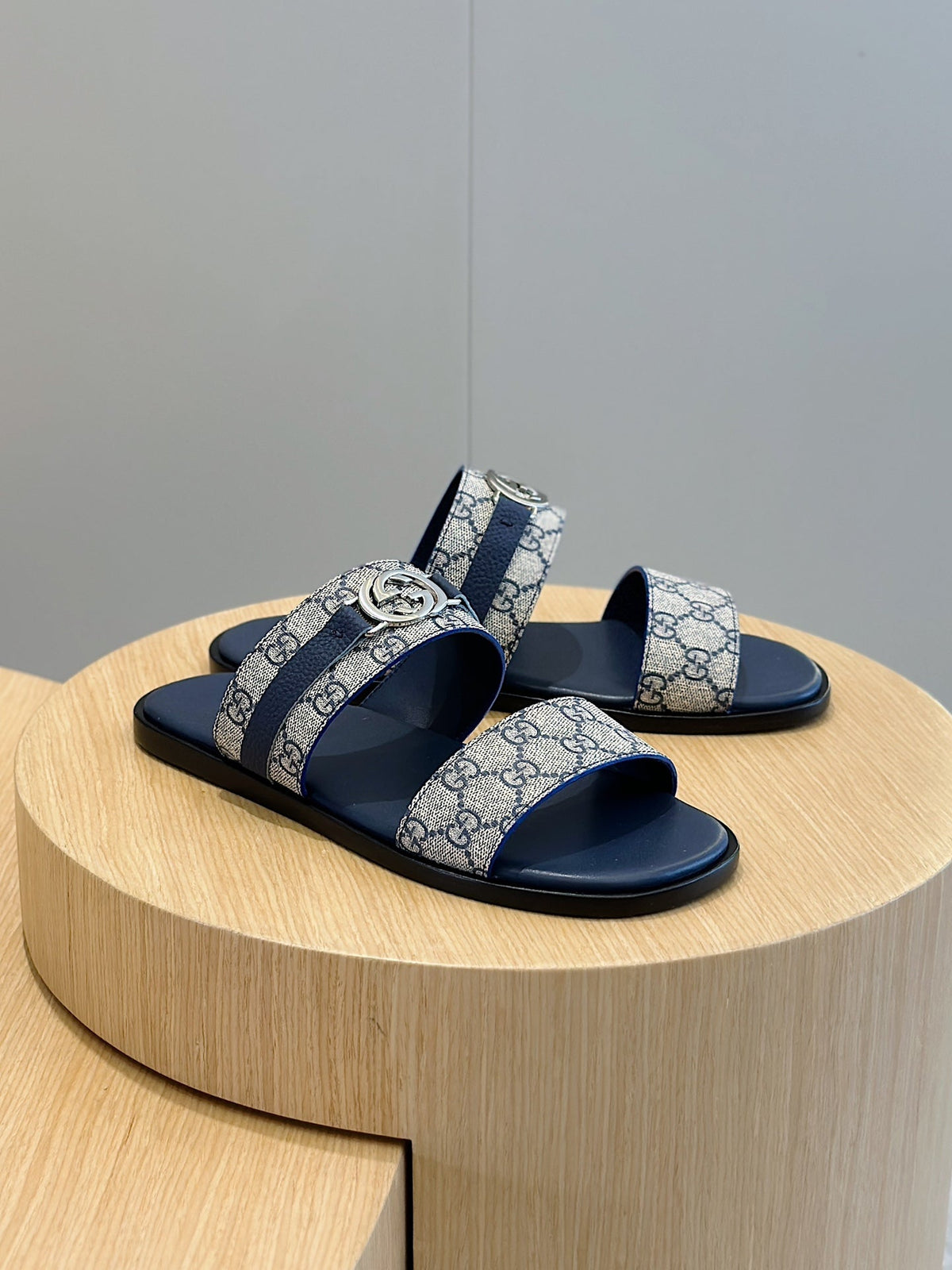 GG Men's Interlocking G Sandals Blue Cowhide 547647
