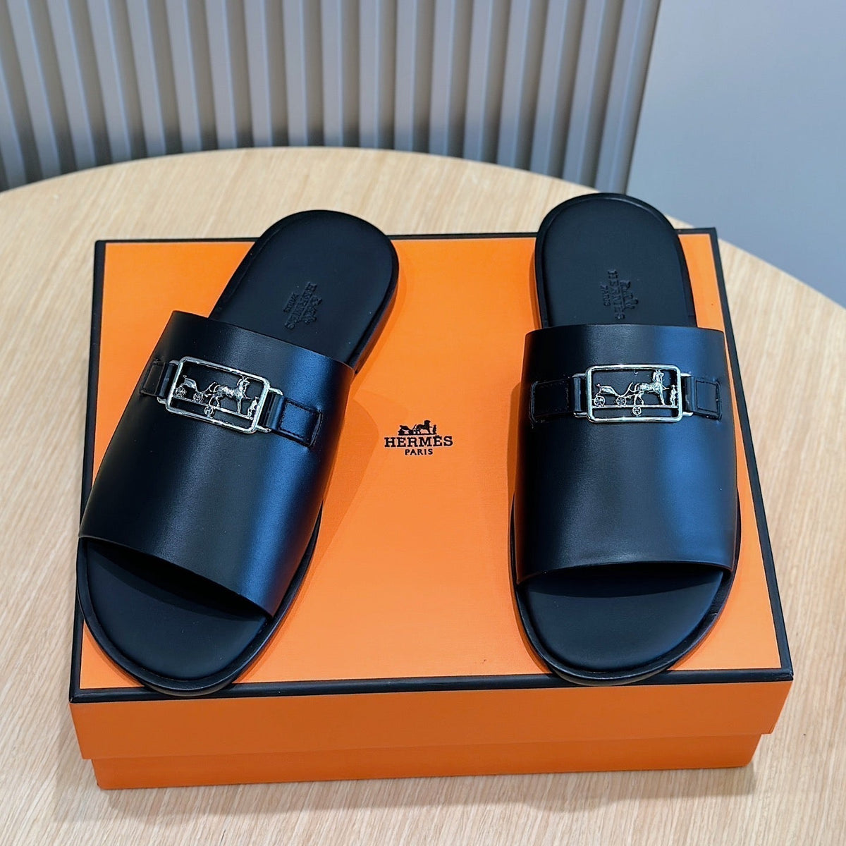 HM Men's Tenor Slide Black Calfskin 547659