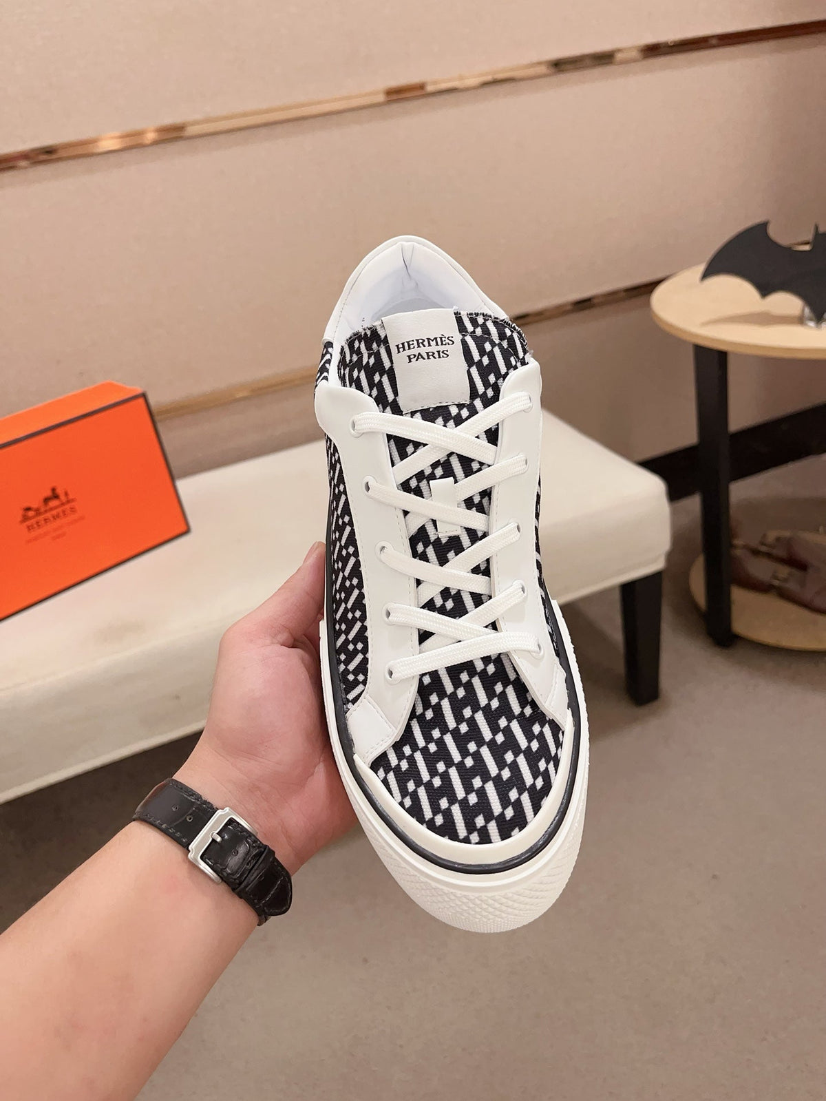 HM DAY SNEAKER BLACK AND WHITE FABRIC