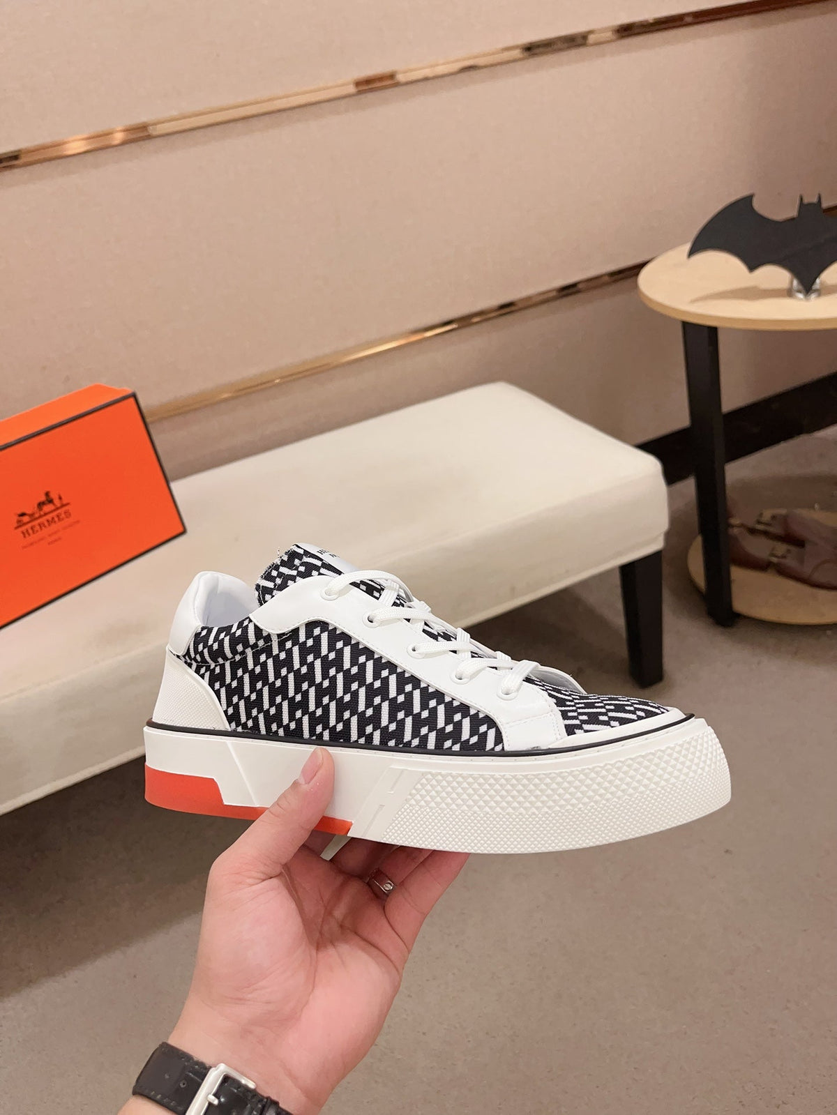 HM DAY SNEAKER BLACK AND WHITE FABRIC