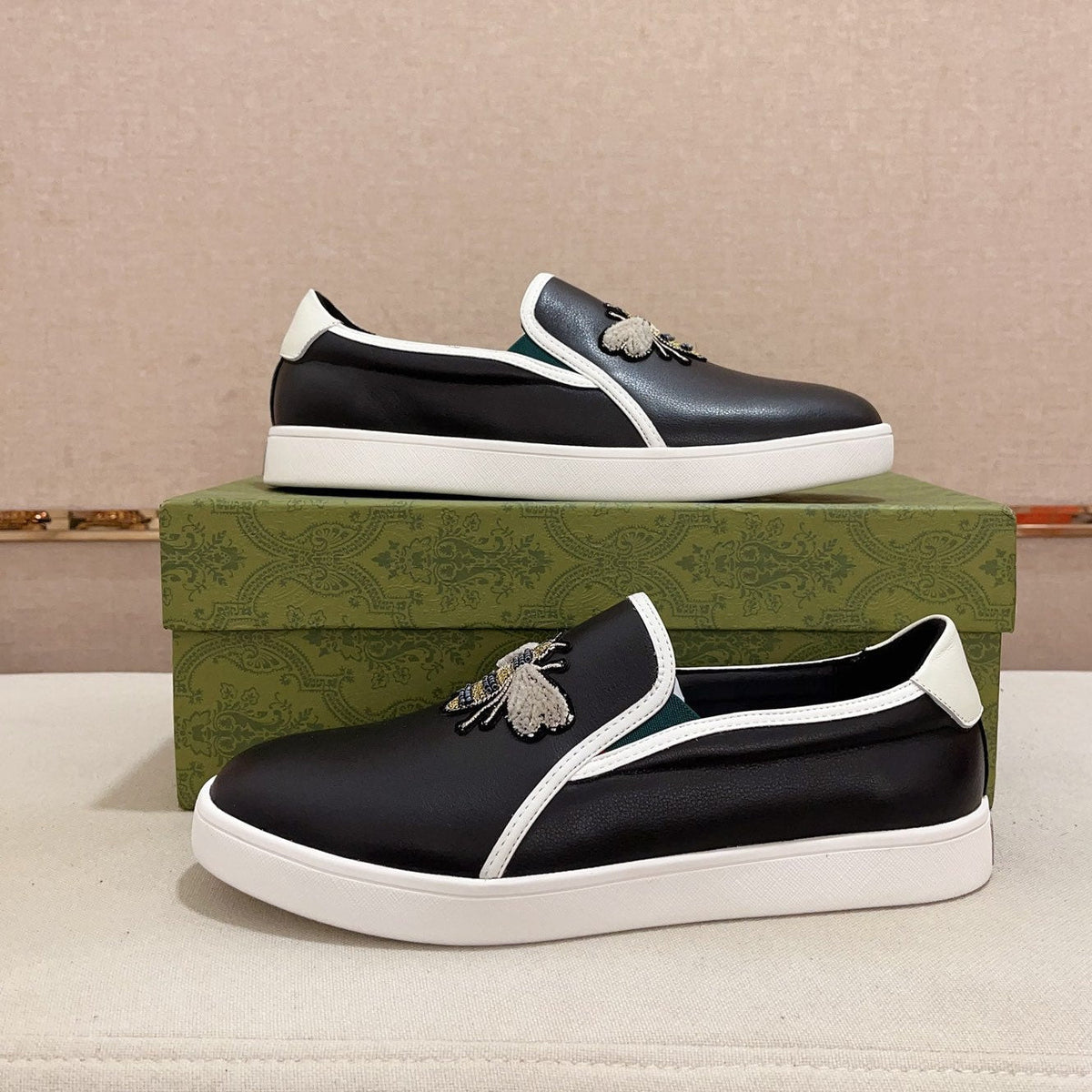 GG Men's Slip on Bee Black Cowhide 533939