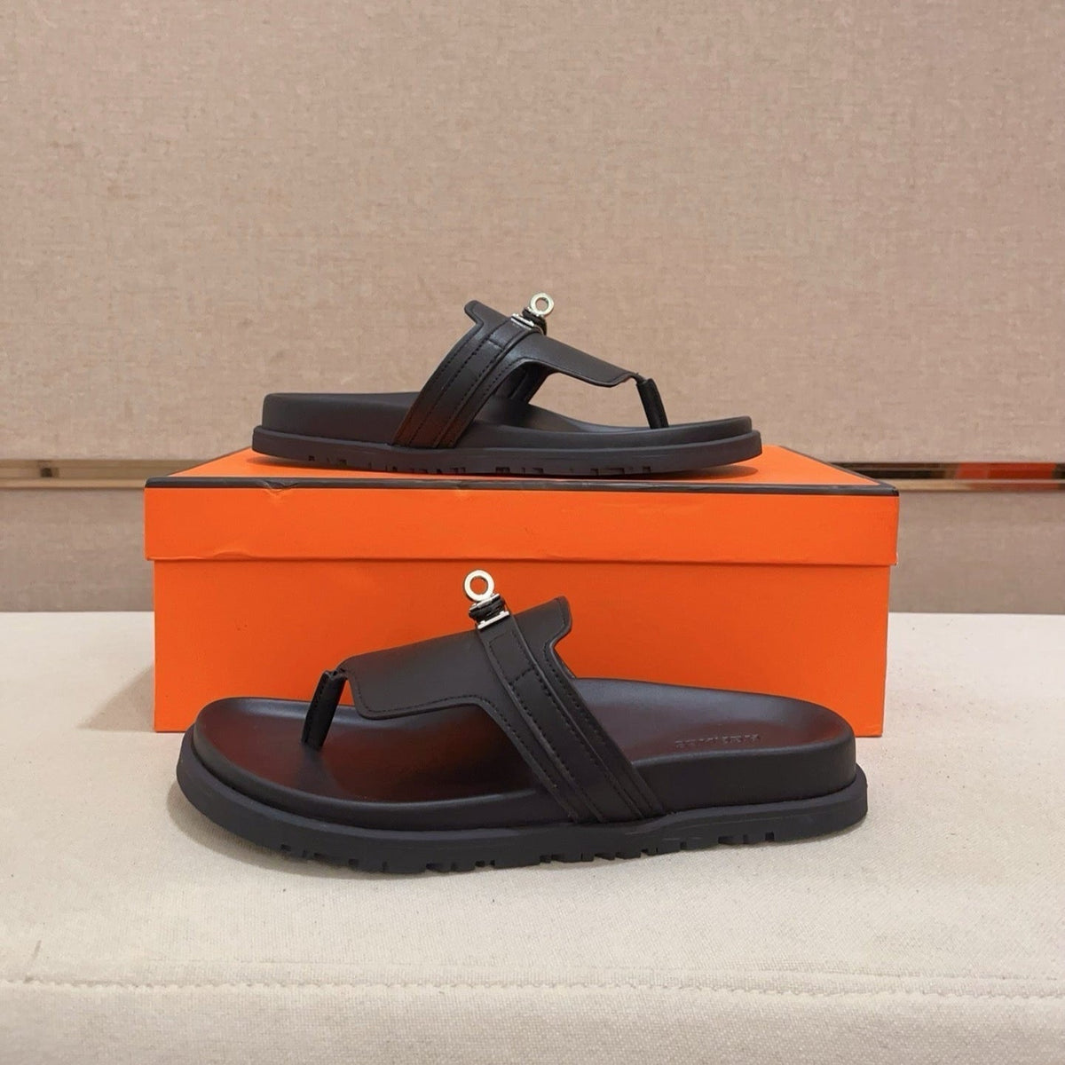 HM Men's Thong Sandals Black Cowhide 564392