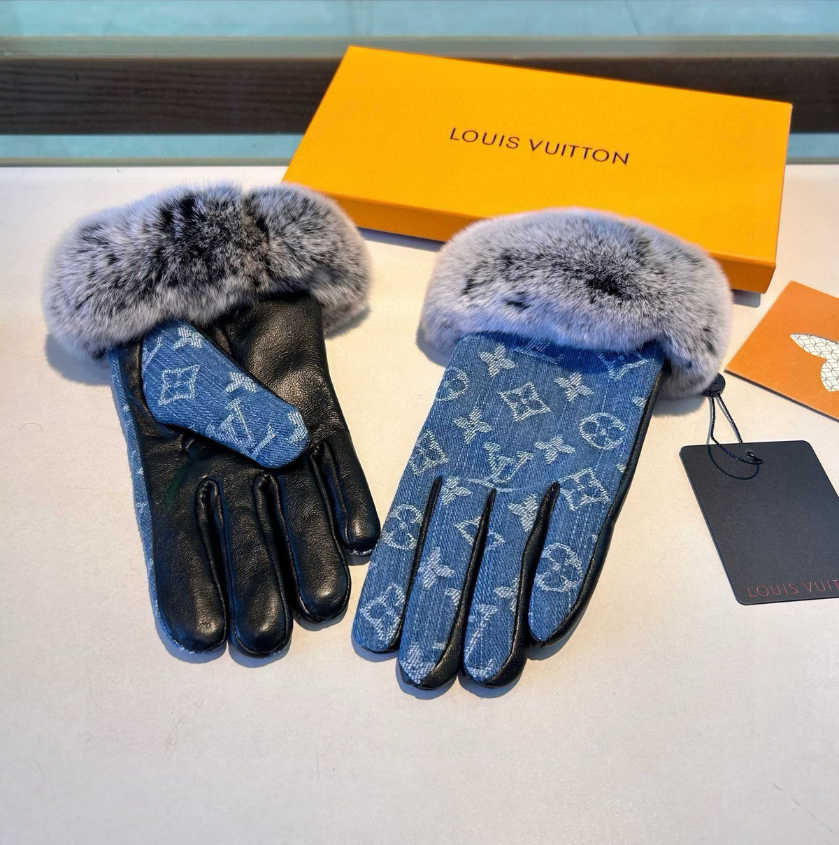 LV Gloves In Blue Denim Fabric And Rabbit Fur 469631