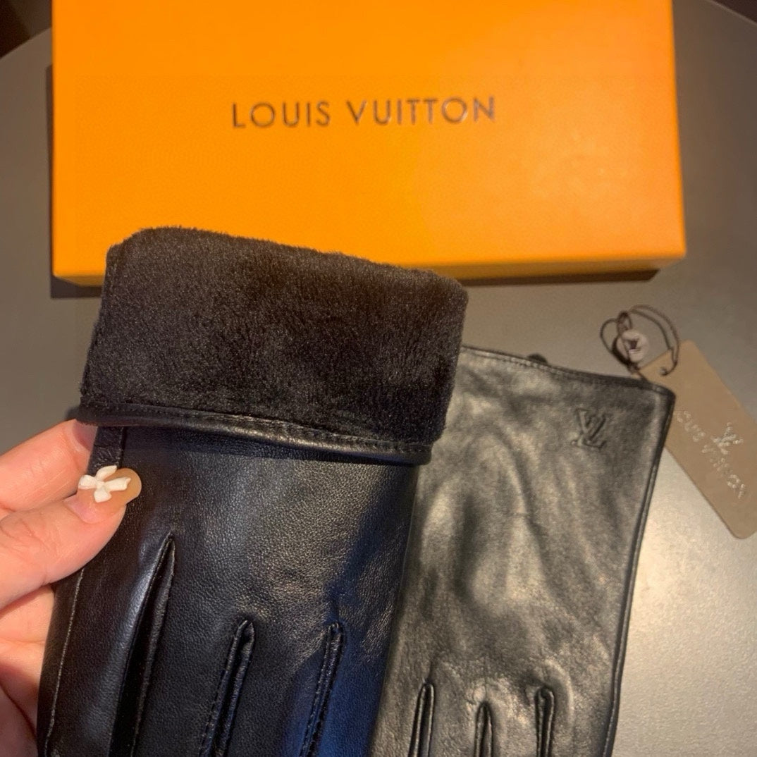 LV Gloves In Black Lambskin 470702