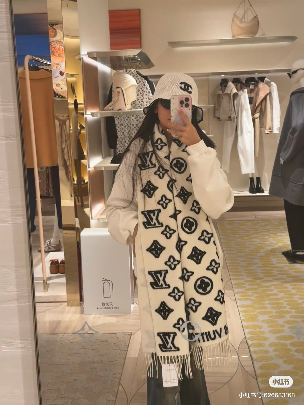 LV 3D Scarf 220cm White Black Sheep Wool 967204