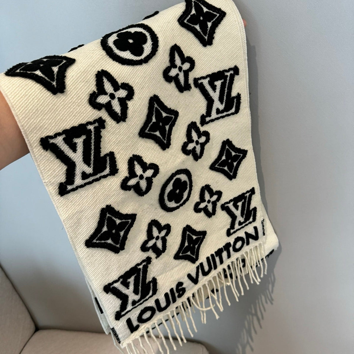 LV 3D Scarf 220cm White Black Sheep Wool 967204