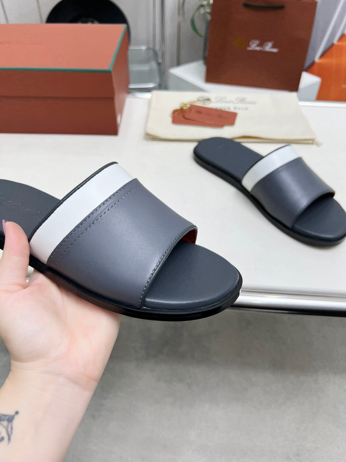 LP SLIPPER PATHON PEWTER CALFSKIN