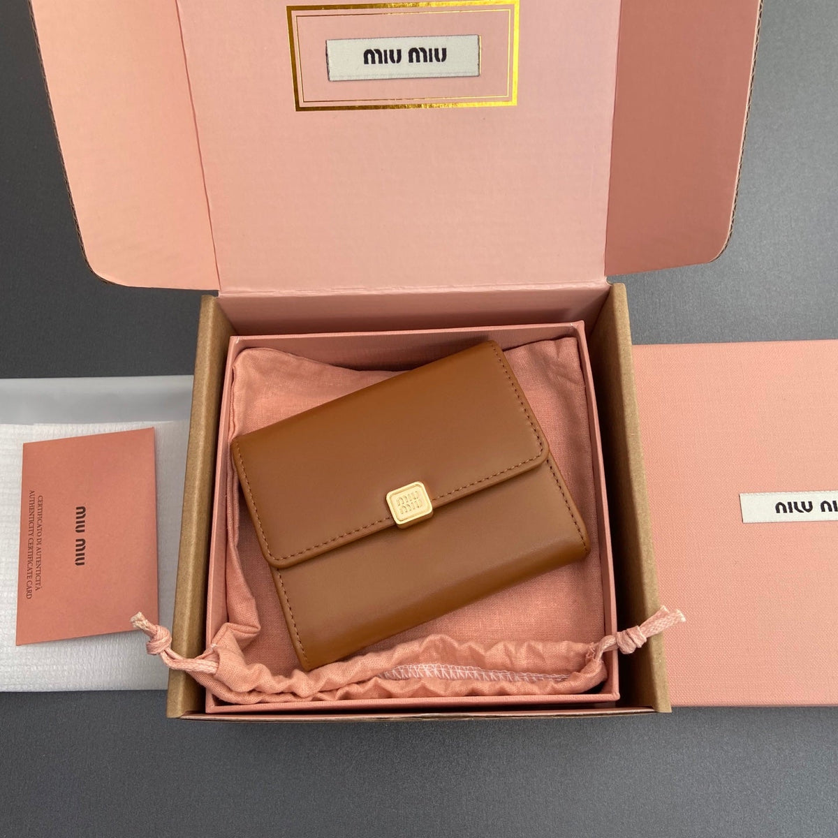 WALLET 12 IN SANTA FE BROWN SMOOTH CALFSKIN GOLD HARDWARE