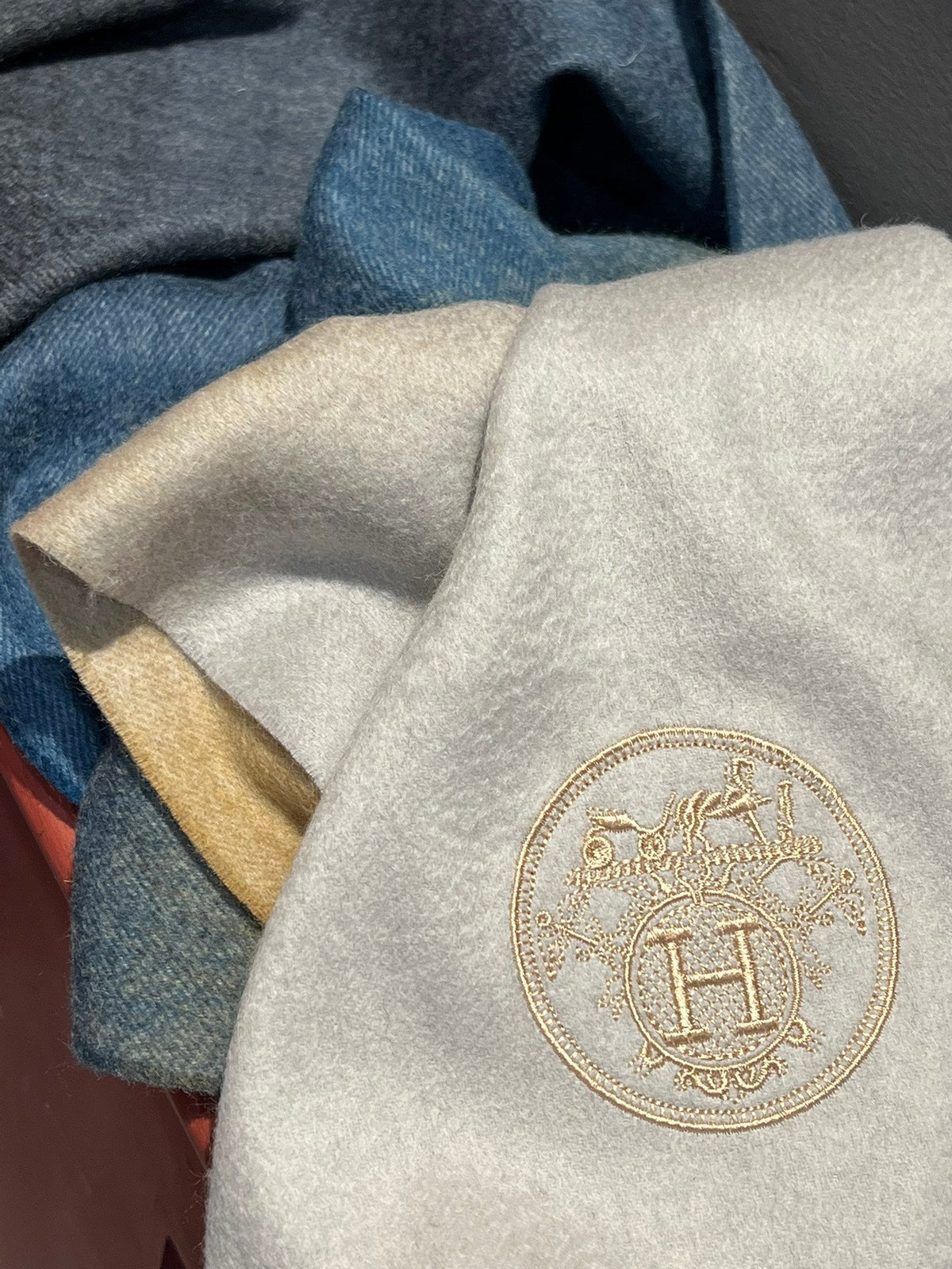 Scarf 190 CM In White Beige Mix Black Blue Cashmere