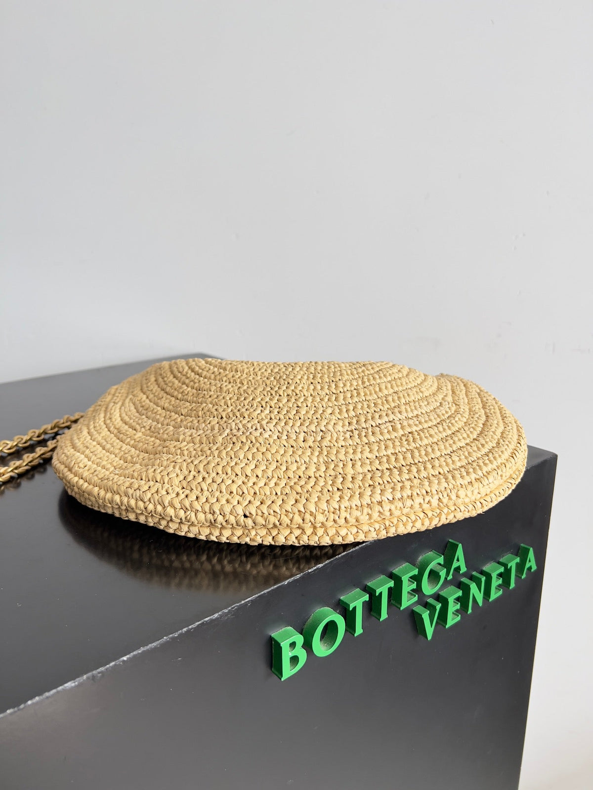 BV Sardine Chain Natural color Raffia Metallic 249685