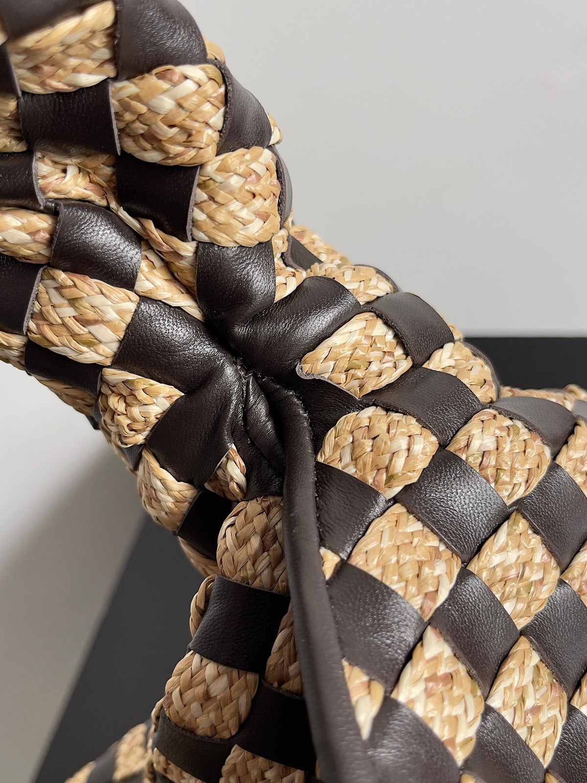 BV Hop Beige mix Brown Raffia Cowhide 249693