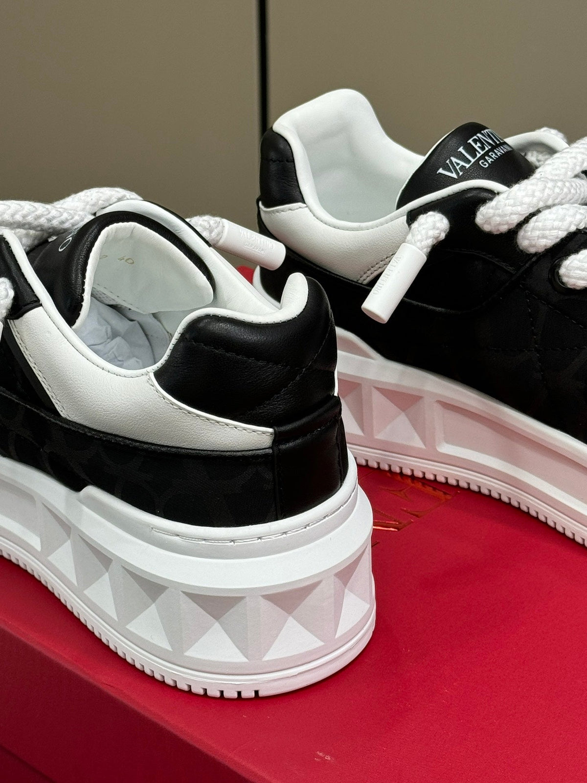 VT 2025 Pattern Sneakers Black White Cowhide 548579