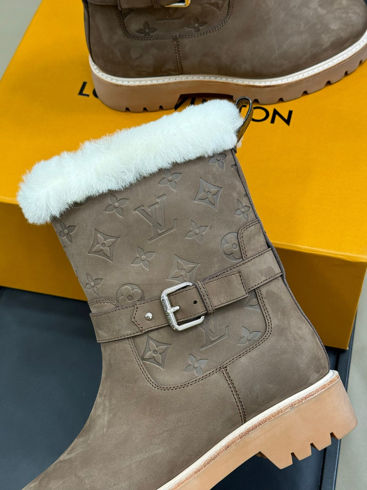 LV 25 Shearling Boots Dark Brown Suede 576934