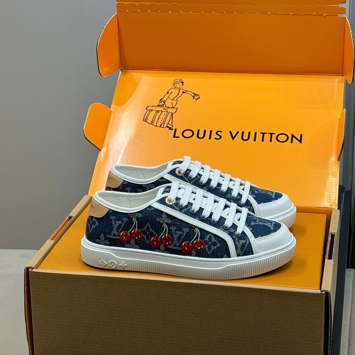 LV 26ss Sneaker Cherry Blue White Monogram Denim Leather 621643