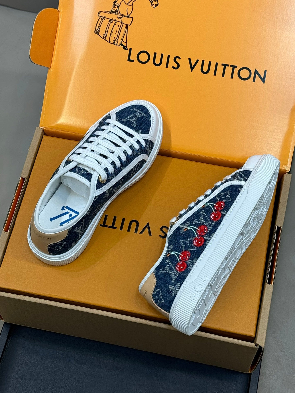 LV 26ss Sneaker Cherry Blue White Monogram Denim Leather 621643