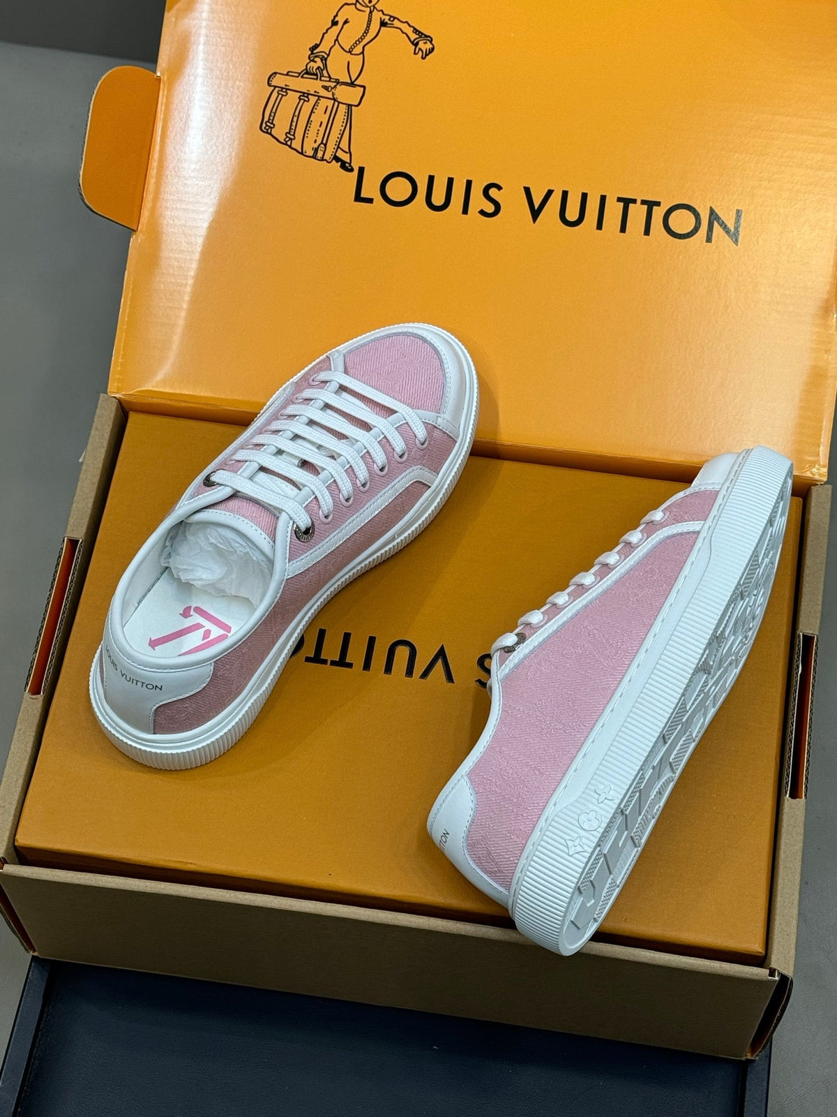 LV 26ss Sneaker Pink White Monogram Denim Leather 621647