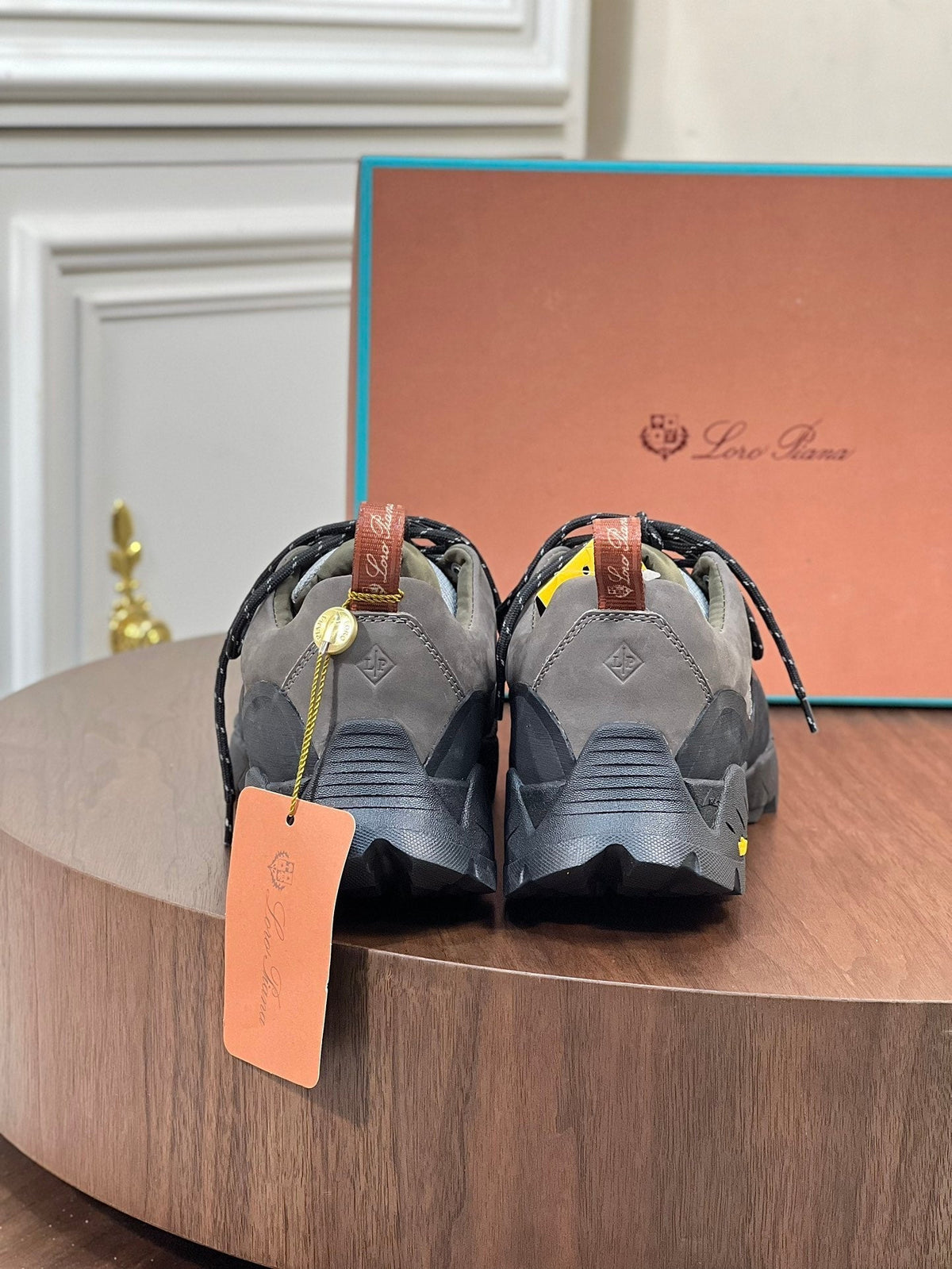 LP KATHARINA SNEAKER LIGHT GRAY AND CHARCOAL SUEDE