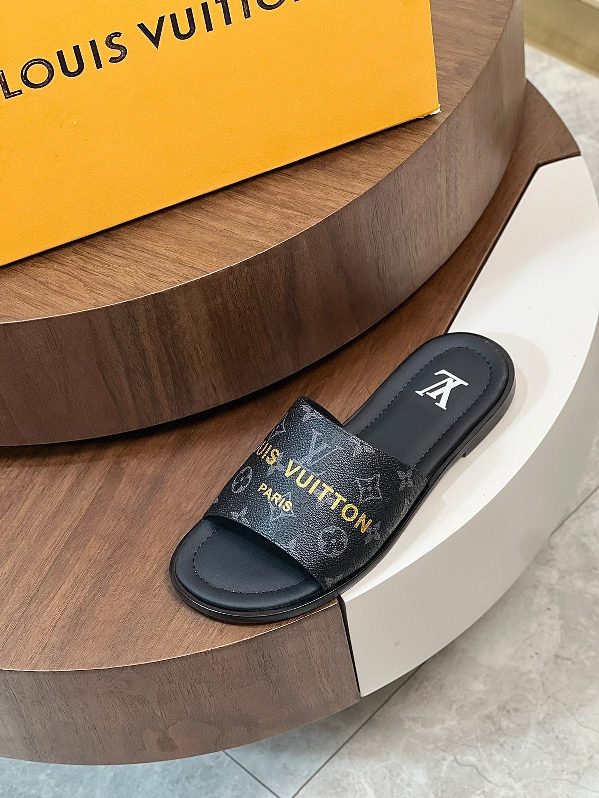 LV OASIS MULE BLACK MONOGRAM CALFSKIN