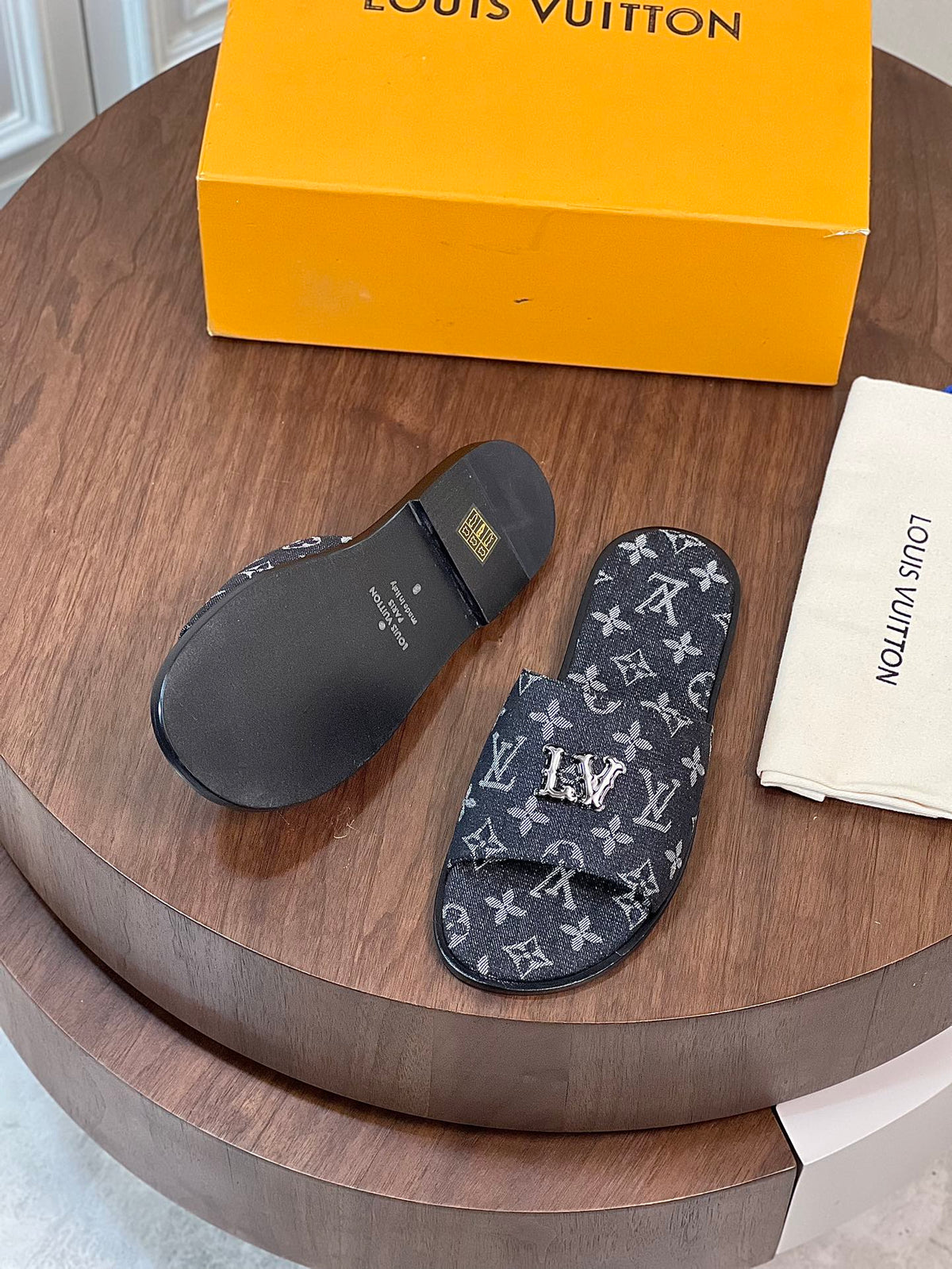 LV OASIS MULE BLACK MONOGRAM DENIM